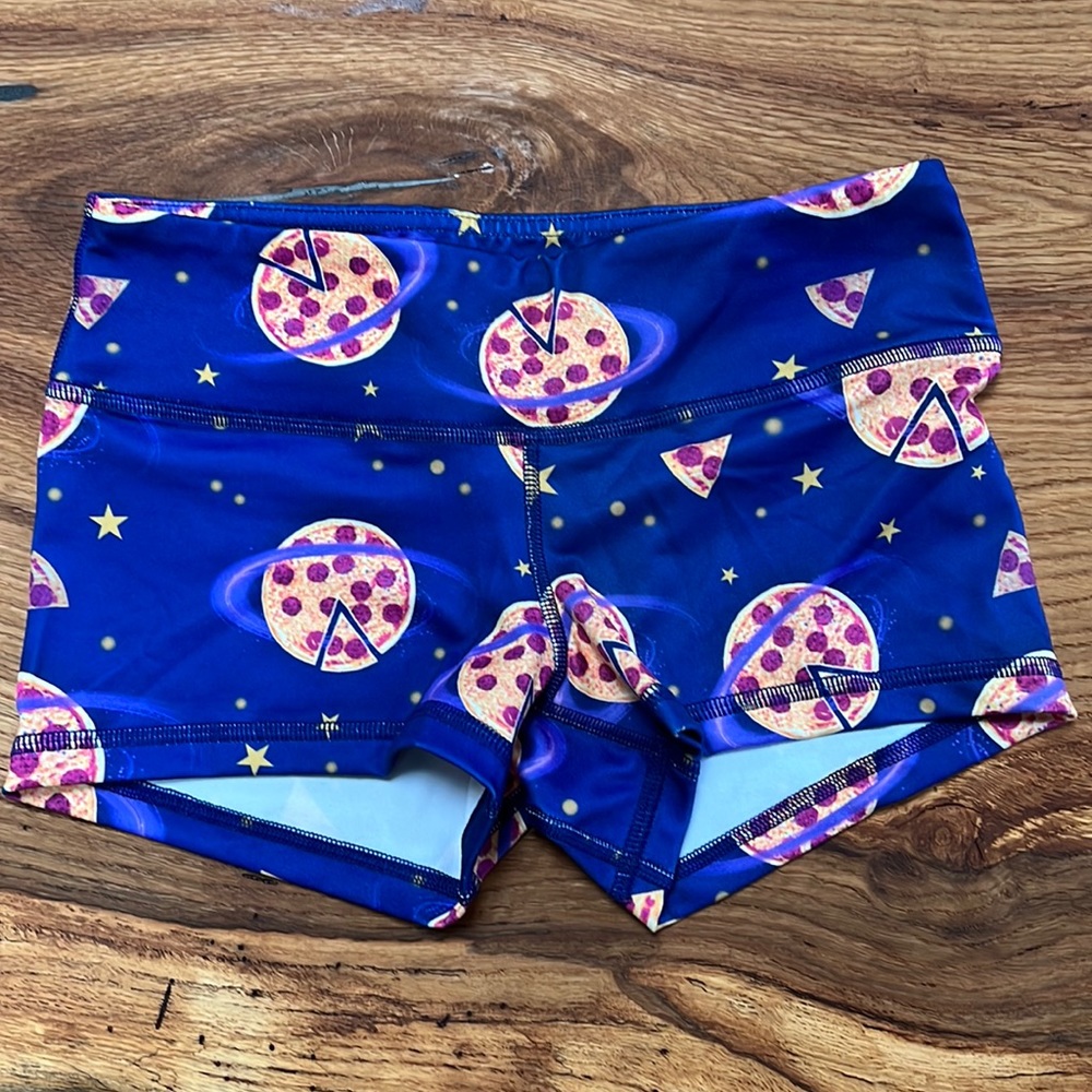 FLEO OG pizza shorts size small, EUC!